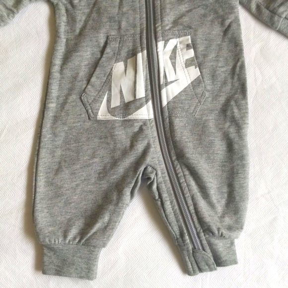 NEW nike logo zipper close hoodie jumpsuit newborn baby unisex neutral - Picture 3 of 9